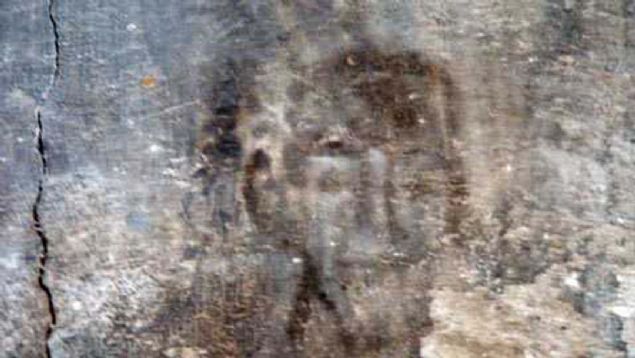 Herkes, resimlerin onun lmyle kaybolacan tahmin ediyordu.  <br><br>  Mara'nn lmnden bir ay sonra spanya Parapsikolojik Aratrma Merkezi, evde geni bir aratrma yapt ve resimlerin gayet net bir ekilde ayn yerde durduklarn ve yeni ilaveler de geldiini grd ve tutanak tuttular.        