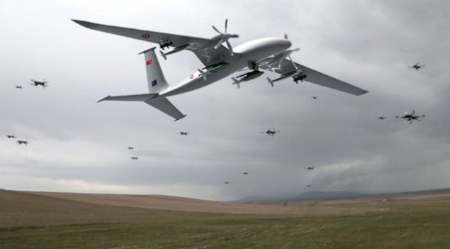 40 bin fit irtifaya kadar kabilen, 24 saat havada kalan ve faydal yk tama kapasitesi bin 350 kilograma kadar ulaan Aknc, zellikleriyle sava uaklarnn yapt bir ksm grevleri icra ederek, sava uaklarnn ykn azaltacak.              