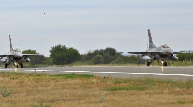 Tatbikatlarn byk nem tadn dile getiren Aliyev, ' 'Hava-yer'  ve 'hava-hava' grevleri icra ediyoruz... 