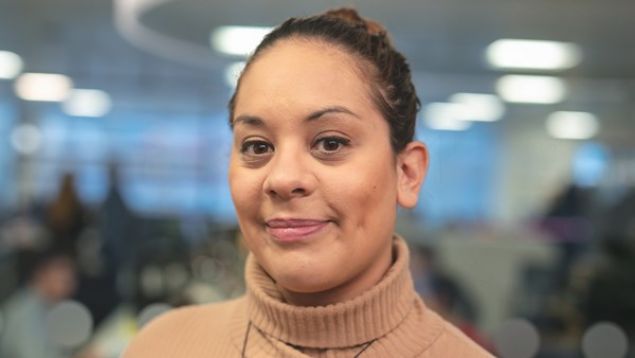 34 yandaki Laureline de i konusunda problemler yayordu ve Kirill'e verdii paray bir sre sonra geri istedi.         