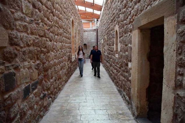 zin gnlerimde de Van Gl kysndaki plajlar, Van Kalesi ve Muradiye elalesi'ni gezme frsatm oldu. Doubayazt'n evresindeki dalar da ok seviyorum.   