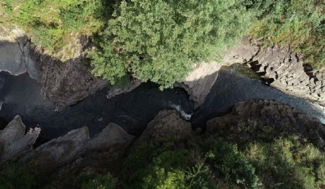 letmeci Fedayi Bayram ise kanyonun doal oluumuyla insanlar adeta bylediini belirterek 'Kpkaya Kanyonu souk suyu, doal yaps ve kayalaryla gerekten doa harikas bir yer.' dedi. 