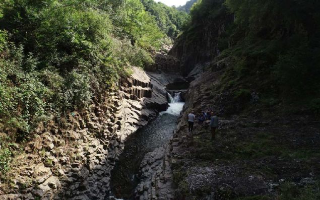Kpkaya Kanyonu'nun u anda ierisinde bulunan restorasyonuyla ziyaretilerine hizmet verdiini dile getiren Toparlak,   <br><br>  'Kanyon ayrca insanlarn buraya gittii zaman vadi boyunca ierisinde gezebilecei alanlar olan ayn zamanda akan suyunun iilebilir vaziyette olmas hasebi ile dier kanyonlardan, dier derelerden ok farkldr.' diye konutu. 