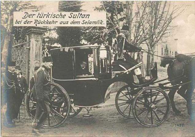 Selamlktan dnen Sultan Reat.       