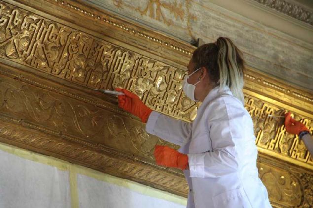 Kurban Bayram� �ncesinde ger�ekle�tirilen hac yolculu�undaki atmosferi detaylar� ile resmedilen tablo �smail Pa�a taraf�ndan Osmanl� Padi�ah� Sultan Abd�laziz'e hediye edildi�i d���n�l�yor. 