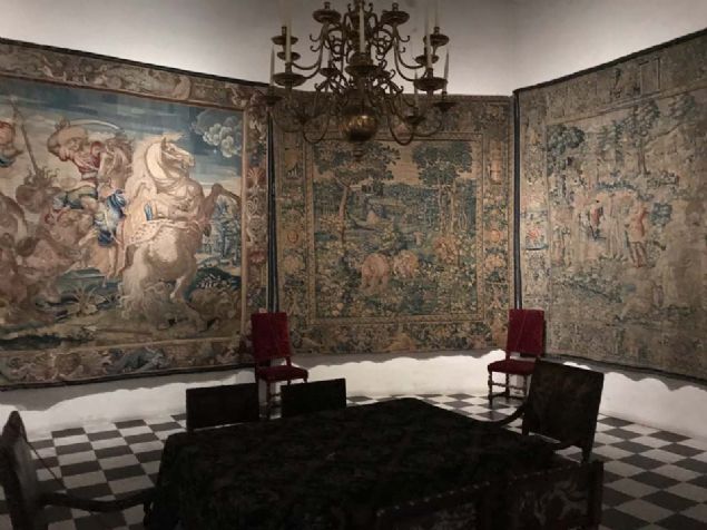 Danimarka'n�n ba�kenti Kopenhag'a yakla��k 40 kilometre uzakl�kta bulunan Kronborg Kalesi, Danimarka'daki Zealand Adas�'n�n kuzeydo�u ucunda, Danimarka ve �sve� aras�ndaki Oresund'�n en dar noktas�nda yer al�yor.    