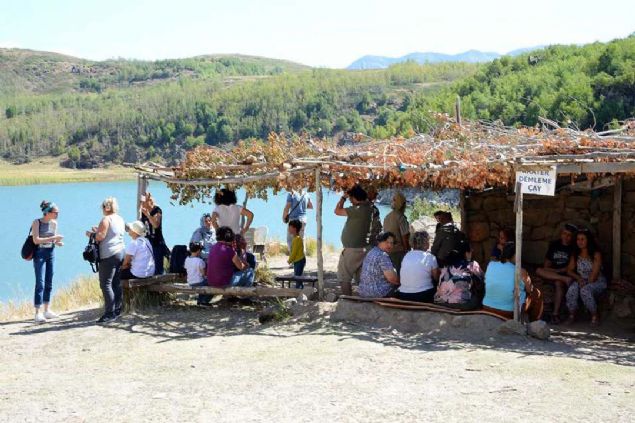 'Karadeniz ve Abant'a edeer' Nemrut Krater Gl'n gezen Yahya ger de blgenin baz gzelliklerinin yeni yeni kefedildiini dile getirdi. Dnyann ikinci byk krater gl Nemrut'a ilk defa geldiini anlatan ger, unlar syledi:   