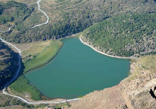 Avrupal Sekin Destinasyonlar (EDEN) projesi kapsamnda 'Mkemmeliyet dl' alan Nemrut'a gelen ziyaretiler, kalderann esiz manzarasn ve doal gzelliklerini fotoraflama imkan buluyor.     