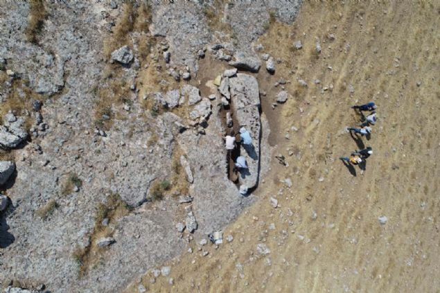 Alann korunmas iin de aba gsterdiklerini ifade eden Can, 'Kazlarn balamas bizi heyecanlandrd. Hem Trkiye iin hem de kyllerimiz iin faydas oldu. Buradaki kazlarda btn kylerden insanlar alyor, hepimize faydas var. leriki dnemlerde buraya kurulacak tesis de yine kyller iin i kaps olacak.' diye konutu.  