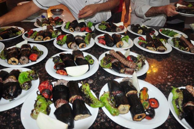 Mterilerimizin memnuniyeti iin elimizden geldiince ok titiz ve ilemize yakr ekilde davranyoruz. Mterilerimiz de lezzetimizden memnun bir ekilde ilemizden ayrlyor.' 