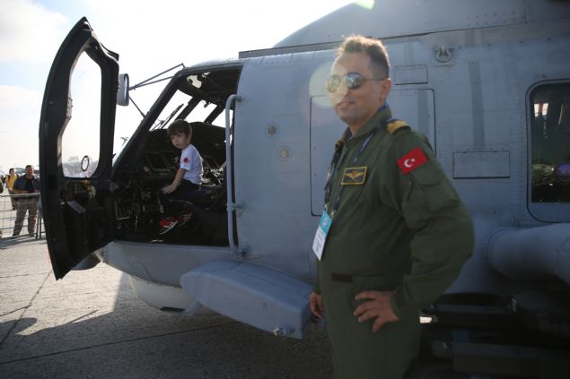 Eitici ve elence atlyelerine yer verilecek festivalde, 'Uzay Tatlar, Tarih ncesi Dnemin zleri', 'Roketimi Tasarlyorum', 'Desenli Kanatlar', 'Havaclk ve Uzay', 'Nanoteknoloji', 'Enerji Teknolojileri', 'Elektronik Programlama', 'Robotik Kodlama', 'Mobil Uygulama ve Programlama' konularnda atlye almalar gerekletirilecek.   