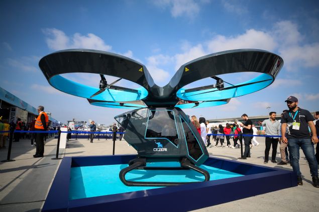 Cezeri'nin Proje Yneticisi Ozan Yac, AA muhabirine yapt aklamada, byk havaclk firmalarnn rettii bir teknolojiyi, Seluk Bayraktar'n (Baykar Teknik Mdr ve Trkiye Teknoloji Takm Vakf Mtevelli Heyeti Bakan) ortaya koyduu proje vizyonuyla, zverili bir alma gstererek 9 ay gibi ksa bir zaman ierisinde tamamladklarn bildirdi.  