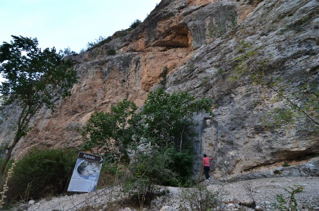 �ncelemede �e�itli etmenlerle zarar g�ren kabartman�n korunmas� i�in al�nmas� gereken tedbirlerin de de�erlendirildi�ini dile getiren �eng�l,  