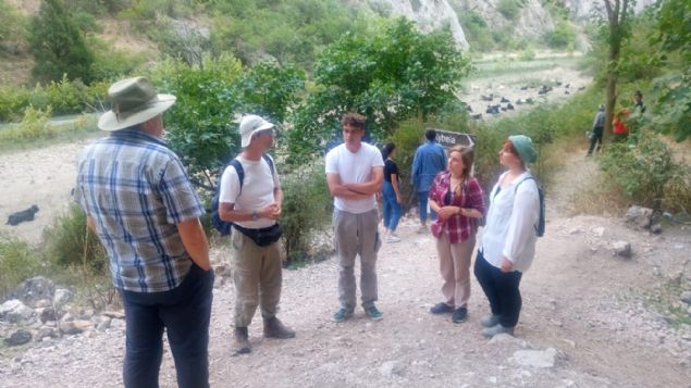   'Uzman ekibimizin g�zlemleriyle haz�rlanan rapor, kurumumuzca da de�erlendirilecek ve kabartman�n ne �ekilde korunaca��n� belirleyip Bakanl���m�z�n izniyle harekete ge�ece�iz. Varl���n� korumak bizim i�in �ok �nemli. Oran�n yeniden d�zenlenmesi, g�venlik �nlemlerinin art�r�lmas� bizim i�in b�y�k bir art� olacak.' diye konu�tu.     