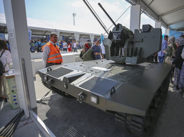 Katmerciler cra Kurulu Bakan Vekili Furkan Katmerci, AA muhabirine yapt aklamada, UKAP zerinde yrttkleri almalar sonunda 2. Nesil UKAP'n (UKAP-II) ortaya ktn syledi.    Son kullanc makamlar ile yaplan grmeler sonras ngrlen ihtiyalar paralelinde UKAP'n yeniden tasarlanarak stn zelliklere kavuturulduunu vurgulayan Katmerci, 'UKAP-II, yeni tasarm sayesinde yzde 100 yerli uzaktan kumandal ve otonom mini ana muhabere tank seviyesinde performans sergileyecek bir ara olarak yeniden sahneye kt.' dedi.    Aracn elektrikli ve hibrit modelleri bulunduunu anlatan Katmerci, bu sayede UKAP-II'nin ok dk termal iz zellikleri gsterdiini ifade etti. 