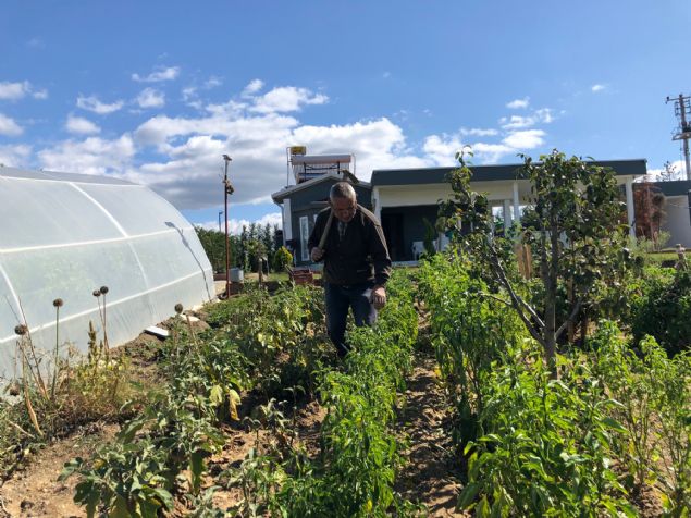 Bunu da en gzel bulaca yerler, Bursamzn en gzel yerlerinden olan Orhaneli, Keles, Harmanck, Bykorhan gibi yerlerdir.    Bu ilelerin Bursa'ya ulam anlamnda en yakn olan Orhaneli'dir. Tnellerimiz  de yapldnda Bursa- Orhaneli aras 15-20 dakikaya decek. Bu sre ierisinde insanlarmz o grlt ortamndan buralara gelmeyi tercih edecekler. Bundan sonraki srete yaanabilecek en gzel yerlerden birinin Orhaneli olduunu ifade etmek istiyoruz. Bursa'da zaman geiremeyen ve 'Bir kar topram olsun da orada bir eyler yapmak istiyorum' diyen insanlar iin bizim burada ok yerimiz var. Gzel mekanlarmz var. Herkes bunlardan gelip faydalanabilir' dedi.   