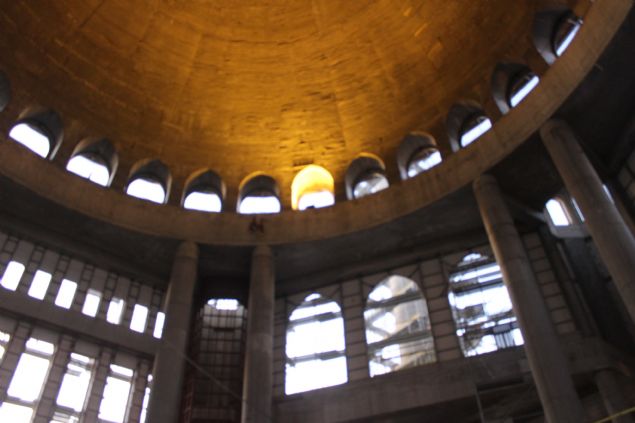 2 bin 500 ki�i rahat bir �ekilde burada ibadetini yapabilmi� olacak. �nce i��ilik kolay de�il, hatla tezhiple s�slenecek, yaz�lacak. Taksim�de yap�l�yor o zarafette, incelikte olmas� gerekir. Bir ka� ay i�inde i�i de toparlan�p ibadete a��l�r� dedi. 