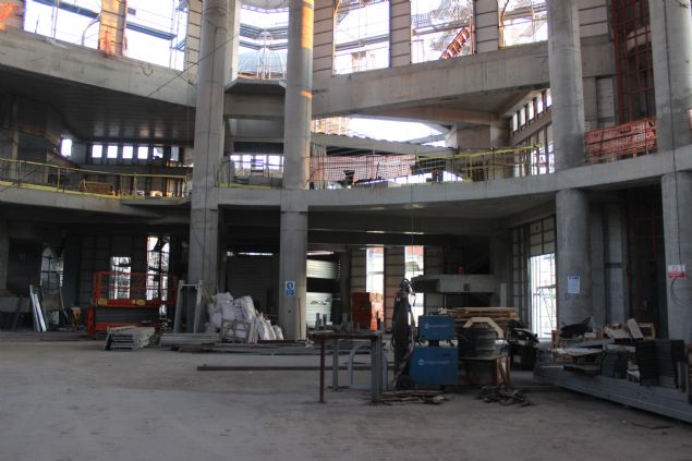 Zaman zaman gelip incelemelerde bulunuyoruz. �al��malar� yak�ndan takip ediyoruz. Bir taraftan Atat�rk K�lt�r Merkezi onun da yap�m� devam ediyor. Tamamland���nda orada sinema tiyatro, bale burada da T�rk �slam Sanat eserlerinin sergilendi�i at�lyelerin bulundu�u bir sanat merkezi bulundu�umuz caminin alt�nda tamamlanm�� olacak. 