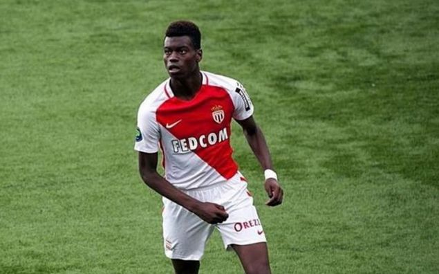 Futbolun en prestijli dllerinden biri olan Golden Boy'un 2019 aday listesi belli oldu. Toplam 40 futbolcunun yart listede, Trkiye'den de bir isim var. Dnya futboluna damga vuran Wayne Rooney, Lionel Messi, Cesc Fabregas, Paul Pogba gibi isimler de daha nce Golden Boy'u kazanmt. Peki 2019 Golden Boy listesinde kimler var? te o sorunun yant...  <BR><BR>                                                                    BENOIT BADIASHILE  