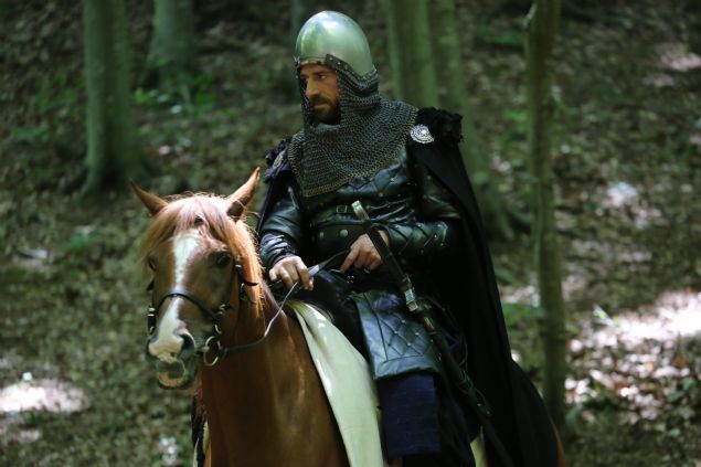 Senaryosunu Bozda'n yan sra Atilla Engi̇n'in kaleme ald filmde, Emre Kvlcm, Levent zdilek ve Ece emi̇olu barolleri paylayor. 