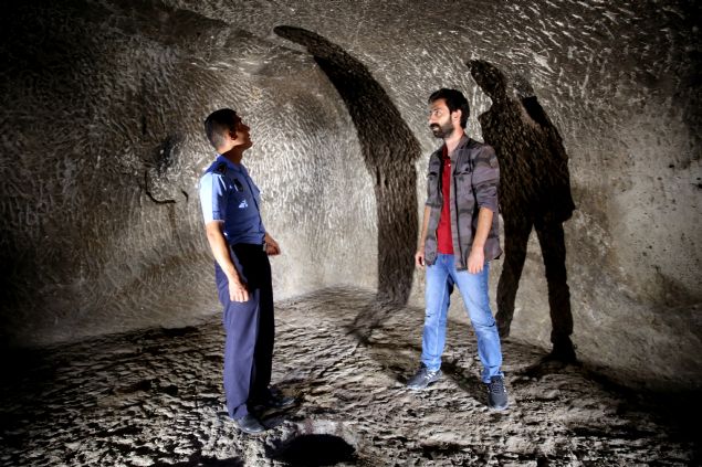 <p style='box-sizing: border-box; margin: 0px 0px 10px; padding: 0px; border: 0px; list-style-type: none; color: rgb(51, 51, 51); font-family: "Roboto Condensed"; font-size: 19px;'>  	Alan�n, turizmden hak etti�i pay� alabilmesi i&ccedil;in &ccedil;al��ma ba�latt�klar�n� belirten Ortahisar Belediye Ba�kan� Mustafa Ate�, AA muhabirine, defineciler taraf�ndan bir k�sm� tahrip edilmi� alan�n yerel imkanlarla korunup temizlendi�ini anlatt�.</p>  <div>  	&nbsp;</div>  