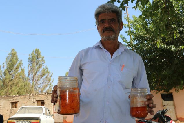 <div class='newsdetailwrap' style='box-sizing: border-box; margin: 0px; padding: 0px; border: 0px; color: rgb(51, 51, 51); font-family: "Roboto Condensed"; font-size: 14px;'> <div class='text-area' style='box-sizing: border-box; margin: 0px; padding: 0px; border: 0px; font-size: 19px; line-height: 1.48;'> <p style='box-sizing: border-box; margin: 0px 0px 10px; padding: 0px; border: 0px; list-style-type: none;'> Bölgede ilk kez denen kudret narından başarılı sonuç alınmasının kendisini de heyecanlandırdığını aktaran Ayhan, "Çiftçimizle görüştük ve neler yapabiliriz diye istişarede bulunduk. Bu ürünün bazı hastalıklara iyi geldiğini ve çevredeki bazı hastaların bu meyve ile şifa bulduklarını öğrendim. Benim de mide rahatsızlığım vardı, kullandıktan bir süre sonra faydasını gördüm. Oda olarak Halil Taştan ile tüm çiftçilerimizin yanındayız ve elimizden ne geliyorsa yapmaya hazırız. Kudret narının bu bölgede yetiştirilmesi bizi mutlu etti. İnşallah bu ürünün bölgede yaygınlaşması adına çalışmalar yapacağız." dedi.</p> <div> (AA)</div> </div> </div>