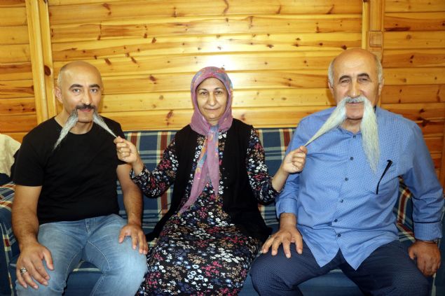 Geen srede byklarnn uzunluunun 130 santimetreye kadar ulatn ancak son yllarda biraz ksalttn belirten Cingz, 'Hanma ok eziyet veriyordum, her gn taryor, fn ekiyordu. imdi bu uzunlukta devam ediyoruz.' dedi.     