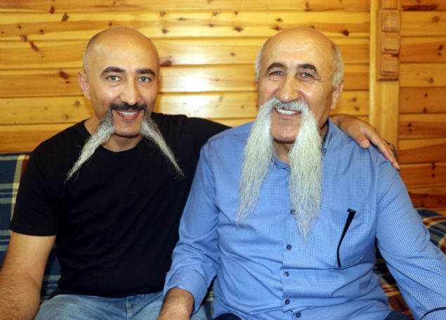 'OCUKLARIMIZIN DA BU KLTR DEVAM ETTRMESN STYORUM'  <br><br>  Evli ve 2 ocuk babas Harun Cingz de ocukluundan bu yana babasnn byklarna zendiini vurgulad.  <br>  Babasnn byklarn ata yadigar olarak grdn, o nedenle kendisinin de byk braktn anlatan Cingz, 'evremizden kimileri, 'kesin yakmyor' dedi, kimileri 'ok gzel yakyor'.      