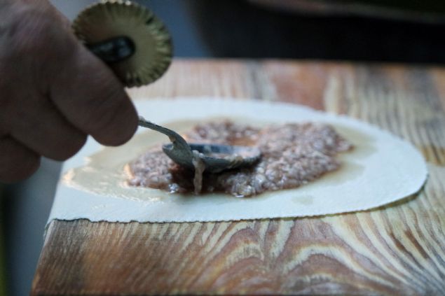 Bursa'da yaayan smail Temizkan, dedelerinin 135 yl nce stanbul'da seyyar olarak balatt i brek retimine, Bursa'da Eski Bakrclar Kapal ars'nda atadan kalma kazan kullanarak devam ediyor.   