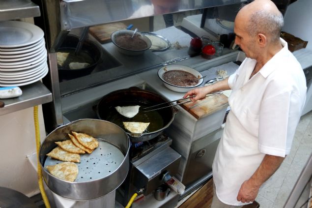 Byk dedesinin yapt brekleri seyyar olarak sattn anlatan Temizkan, 'Hikayemiz o gnden bugne devam ediyor. Mustafa dedem, brahim dedem, babam Osman ve imdi de ben. Bunu devam ettiriyoruz. 135 senelik bir mazimiz var. imdi hizmet verdiimiz dkkanda ise 58 yldr bulunuyoruz.' diye konutu.        