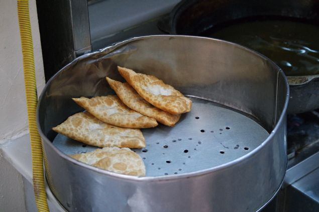  Bu kazann, ayn elik tencere gibi taban kaln, kenarlar incecik olur. Ufack bir atete ok abuk istenilen sya ular. Bylece breklerimiz 17 saniye gibi ksa bir srede pier.'          