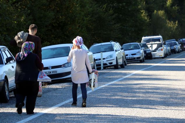 <div>  	Bart�n ve Zonguldak ormanlar�nda ge&ccedil;en y�la oranla bu y�l kestane bollu�u ya�an�yor.&nbsp;</div>  