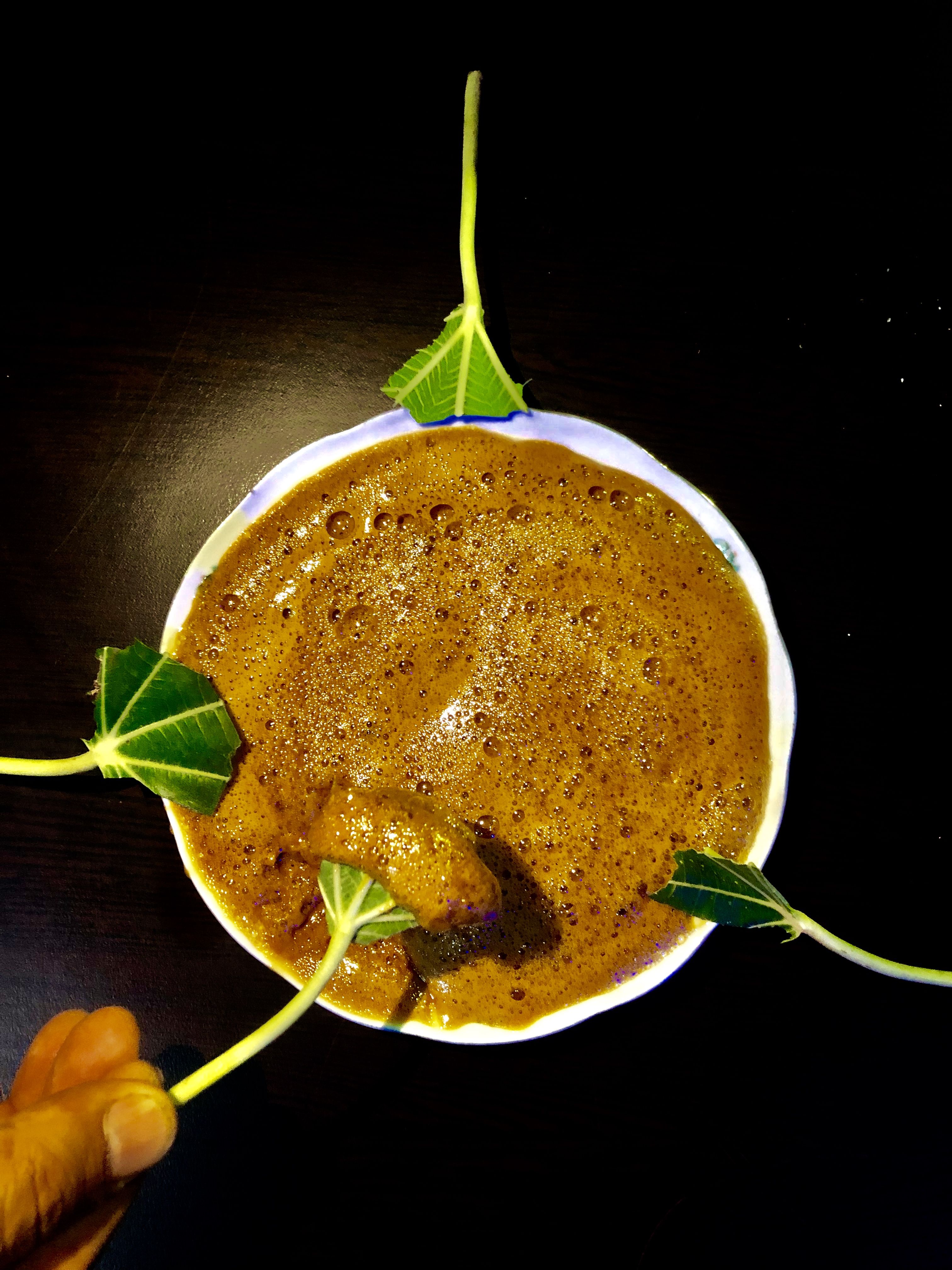 <p>  	Pekmez yapmanın en güzel yanlarından birinin de çıkan köpük olduğunu belirten Uğraş, köpük tatlısının hazırlandığı anda yenebildiği gibi buzdolabına konup sonra da tüketilebildiğini kaydetti.</p>  <p>  	(AA)</p>