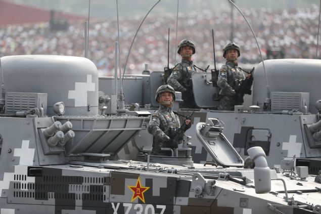 Tiananmen meydanndan ilk olarak Kara kuvvetleri ktas geti. in Halk Kurtulu Ordusunda en erken kurulan birlik olan kara kuvvetleri, sava yetkinliini artrmaya alyor.                