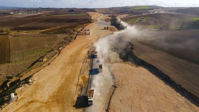 <p> Bu çekimlerde drone ile günde 20 kez farklı yerlerden görüntü kayıt edildi. </p>