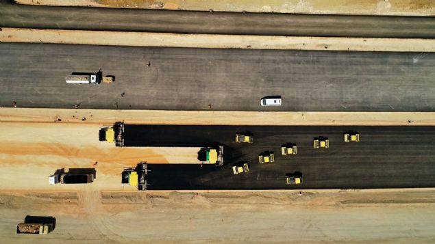 <p> Tekirdağ ve Sakarya arasında, Yavuz Sultan Selim köprüsü ve bağlantı yolları ile birleşen otoyol tüm kısımları ile tamamlandığında bağlantı yolları dahil Avrupa’da 172 Km Anadolu’da 258 km 430 km yola sahip olacak.</p> <p> (İHA)</p>