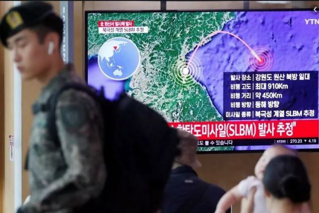 te yandan Japonya, Kuzey Kore'nin bir denizaltndan frlatt balistik fzenin Shimane Eyaleti'ndeki Mnhasr ekonomik blgeye (EEZ) dtn aklad.       