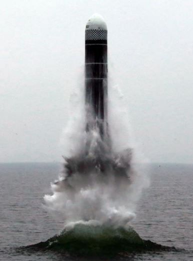 Kuzey Kore Devlet medyas, ABD ile silahszlanma grmelerinden nce, denizalt tabanl bir balistik fze denemesi gerekletirildiini dorulad.       