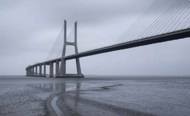 Vasco da Gama Kprs, Portekiz  <br><br>  Lizbon Krfezi iinde yer alan ve kenti birbirine balayan Vasco Da Gama Kprs, adn nl Portekizli kaiften almakta. 148 metre ykseklie sahip olan kprnn toplam uzunluu 17.185 metre.            