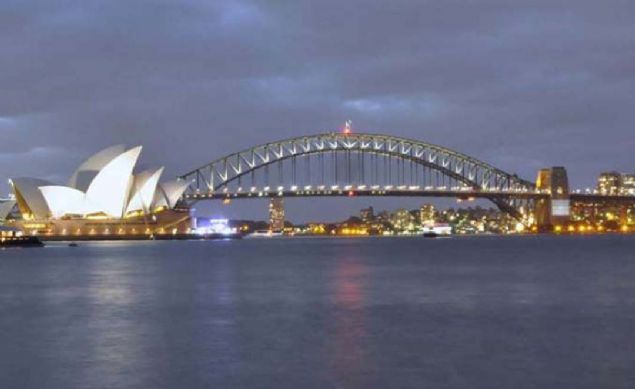 Harbour Kprs, Avustralya  <br><br>  Avustralya'nn en byk kentlerinden biri olan Sydney'de yer alan Harbour Kprs, tam da kentin limannn bulunduu yere ina edilmi.   <br><br>  Hemen yaknndaki nl Opera binas ile kentin siletinin en nemli paras olan kprnn uzunluu 1.149 metre. Kpr 1932 ylndan beri kullanlyor.         