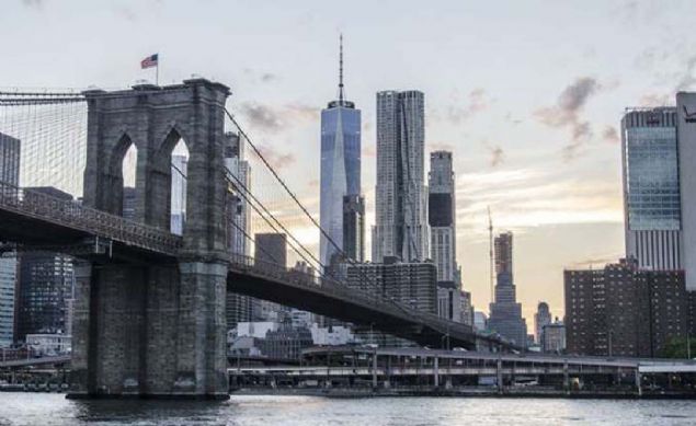 Brooklyn Kprs, ABD  <br><br>  New York'un simgelerinden biri olan Brooklyn Kprs, Brooklyn ve Manhattan' birbirine balyor.   <br><br>  1.825 metre uzunluundaki kprnn yapmna 1870 ylnda balanmt. 13 yl sren inaatn ardndan da kpr 1873'te kullanma ald.            