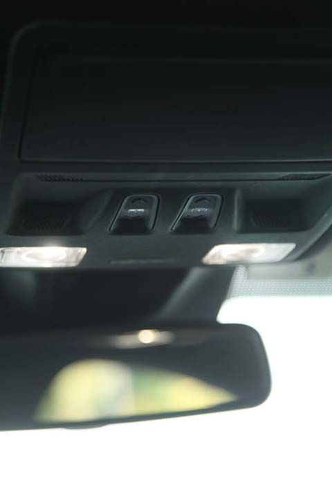 Cam tavansz araba dnemez hale geldik...  <br><br>  Dar meknlar pekok kimsenin sevilmedii bilinir ama Focus'un insan saran duruununa cam tavandan gelen doal aydnlkla bu otomobilin iin dar hissettirmiyor.   