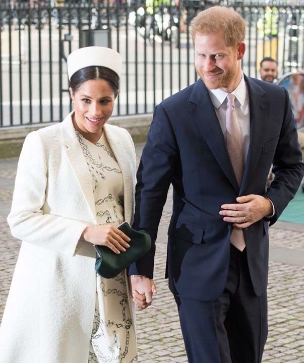 Ekim ay� ba��nda Prens Harry, �ngiliz tabloid bas�n�n� e�i Meghan Markle'a kar�� ba�latt�klar� 'ac�mas�z kampanya'dan dolay� ele�tirmi�, Markle'�n babas�na yazd��� mektubu yay�nlayan Mail on Sunday gazetesine dava a�m��t�.      