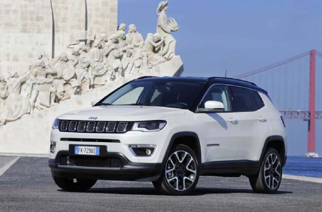 RENEGADE VE COMPASS'TA KRED VE TAKAS FIRSATLARI  <br><br>  Fiat atsnda retim yapan Jeep, ekim ay iin cazip ve avantajl satn alm seenekleri olduunu duyurdu. Marka mevcut aracn yenilemek zere Jeep yetkili satclarna getirenlere, 2019 model yl Renegade almlarnda anahtar teslim bedelleri zerinden 15 bin TL tutarndaki takas destei vereceini aklad.  <br><br>  Ayrca Jeep Renegade'in Longitude versiyonunda, 60 bin TL iin 12 ay vadeli yzde sfr faizli kredi kampanyasna da dikkat ekildi.  <br><br>  Ekim kampanyasnda Jeep Compass'larda ise 20 bin TL tutarnda takas destei sunulurken, kampanya sresince 100 bin TL iin 12 ay vadeli yzde 0.52 faizli kredi ile satn alm imkn salanyor.     