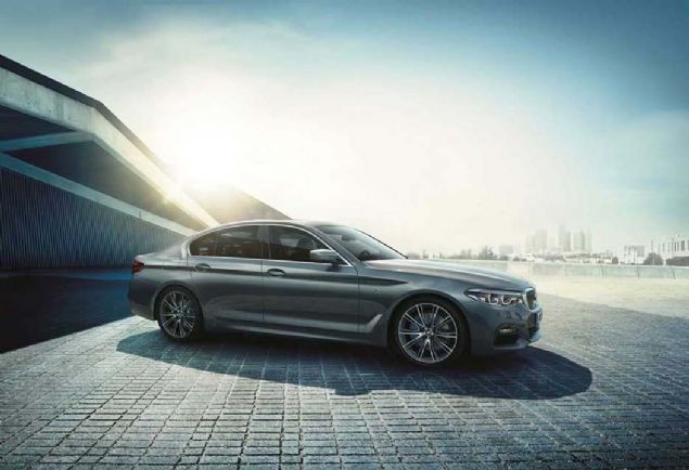 BMW 5 SERS'NDE AVANTAJLI KOULLAR  <br><br>  BMW, ekim ay itibariyle 5 Serisi'nde Special Edition adl yeni bir versiyonunu sata sundu. Konfor odakllk iddiasyla sunulan BMW 5 Serisi Special Edition'da ekim kampanyas kapsamnda, 200.000 TL'ye yzde 0,79 faiz oran ve takas destei bulunuyor.     