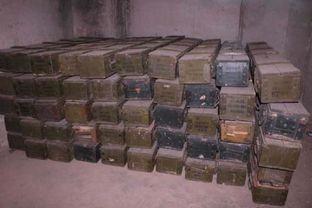 te yandan, Rasulayn'n gneyinde, M 4 otoyolu zerinde rgtn cephanelik olarak kulland byk bir silah deposu da bulundu.       