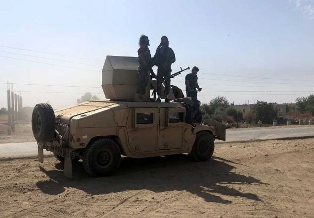 Aracn toplam arl dier bir opsiyonel tehizat olan vin ve tamamlayc zrh ile 2700 kiloyu bulur.   <br><br>  M1025 ve M1043/M1044 tasarmlar MK19 bombaatar, M2 Browning makineli tfek, M240G/B ve M249 makineli tfekleri ile silahlandrlabilir.  