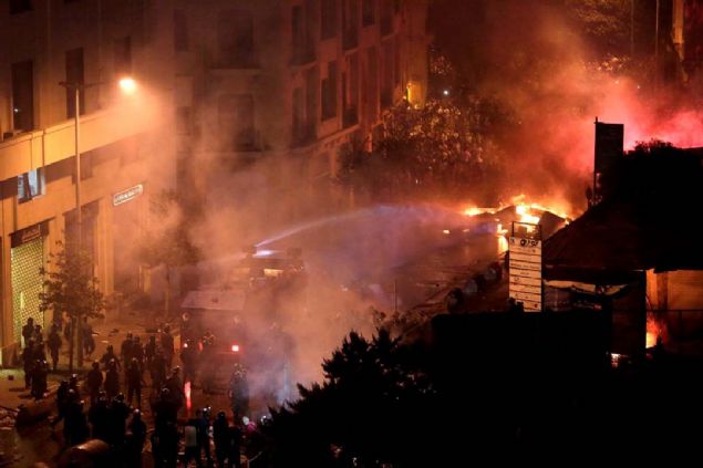 ileri Bakan Raya Hasan da Twitter hesabndan yapt aklamada, gstericilerden, kamunun ve zel kiilerin mallarna zarar vermemelerini istedi.  