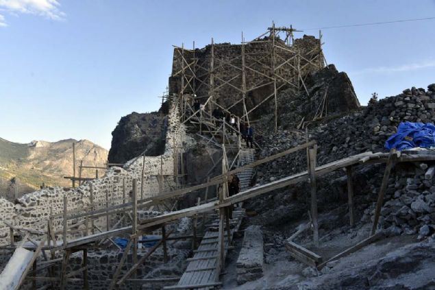 Kaledeki restorasyon almalarnn ilk aamasnn tamamlanmasnn ardndan hazr olan proje kapsamnda ikinci aamada kalenin turizme almas iin yry yollar, otopark, karlama merkezi, seyirlik alanlar ve sosyal tesislerin yapmna balanacak.      