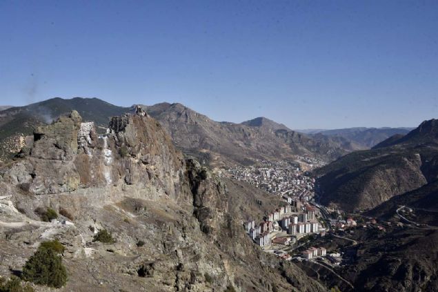 1461'de kalenin Osmanl hakimiyetine gemesiyle kaleye yenieri kethdas ve askerler yerlemitir. Osmanl kaynaklarna gre kalede askeri hayatn 1700'lere kadar devam ettii tahmin edilmektedir.   